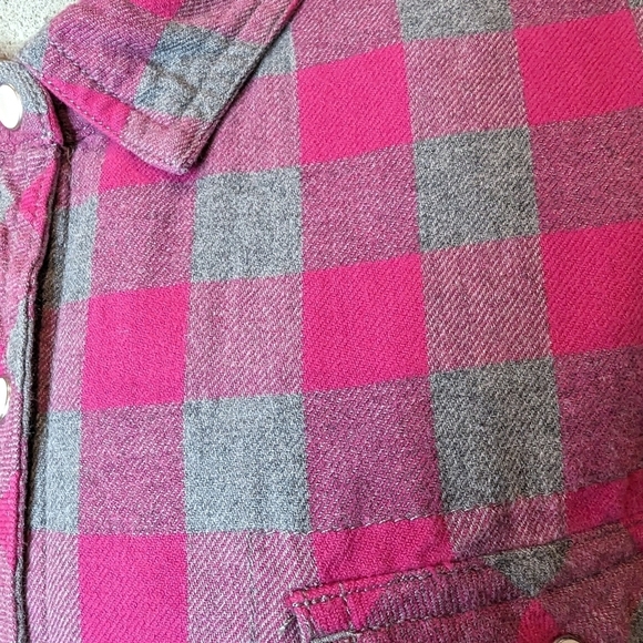 Pink and gray plaid shacket with Sherpa lining woman's Size large - Picture 6 of 9